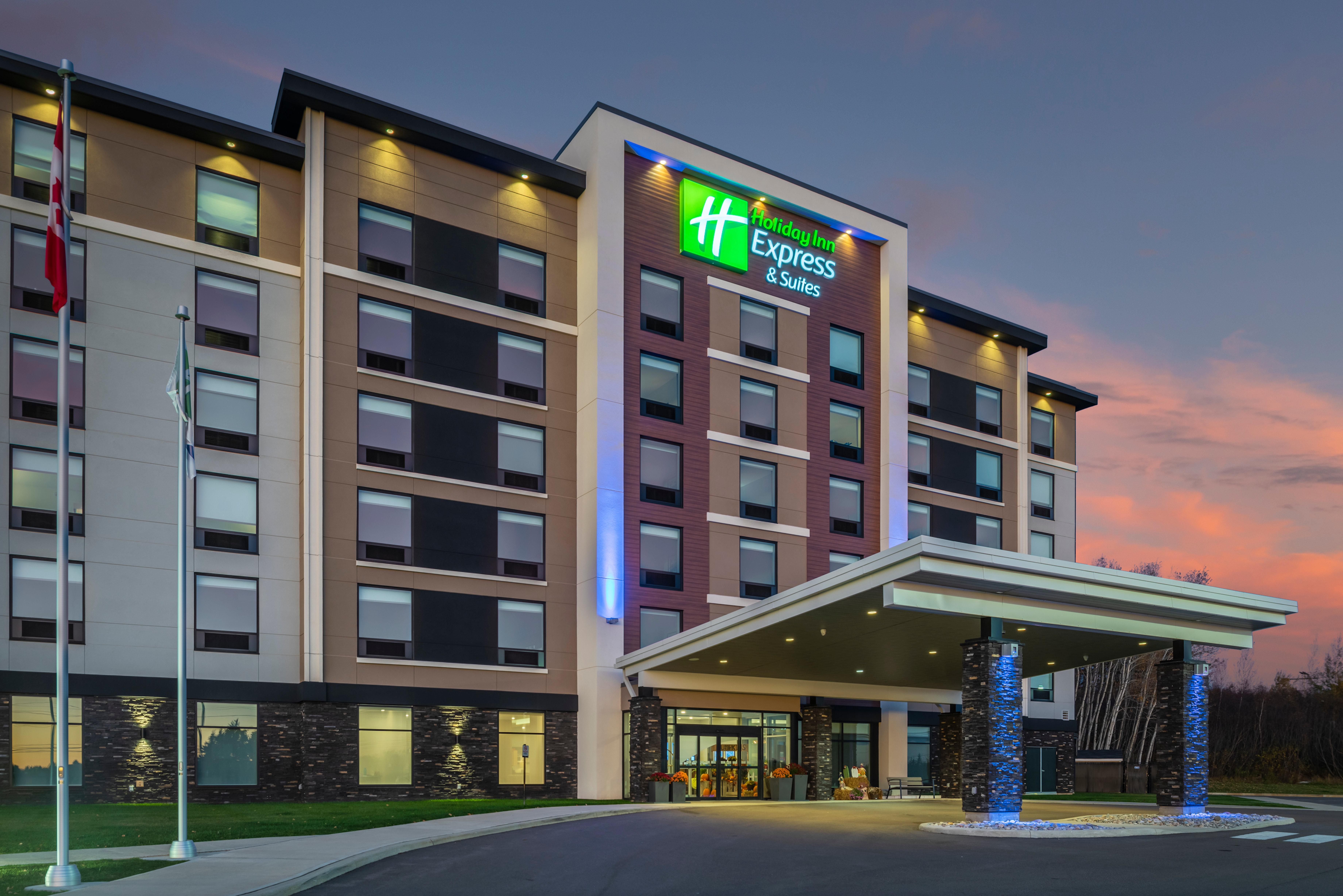 Holiday Inn Express&Suites Moncton Exterior foto