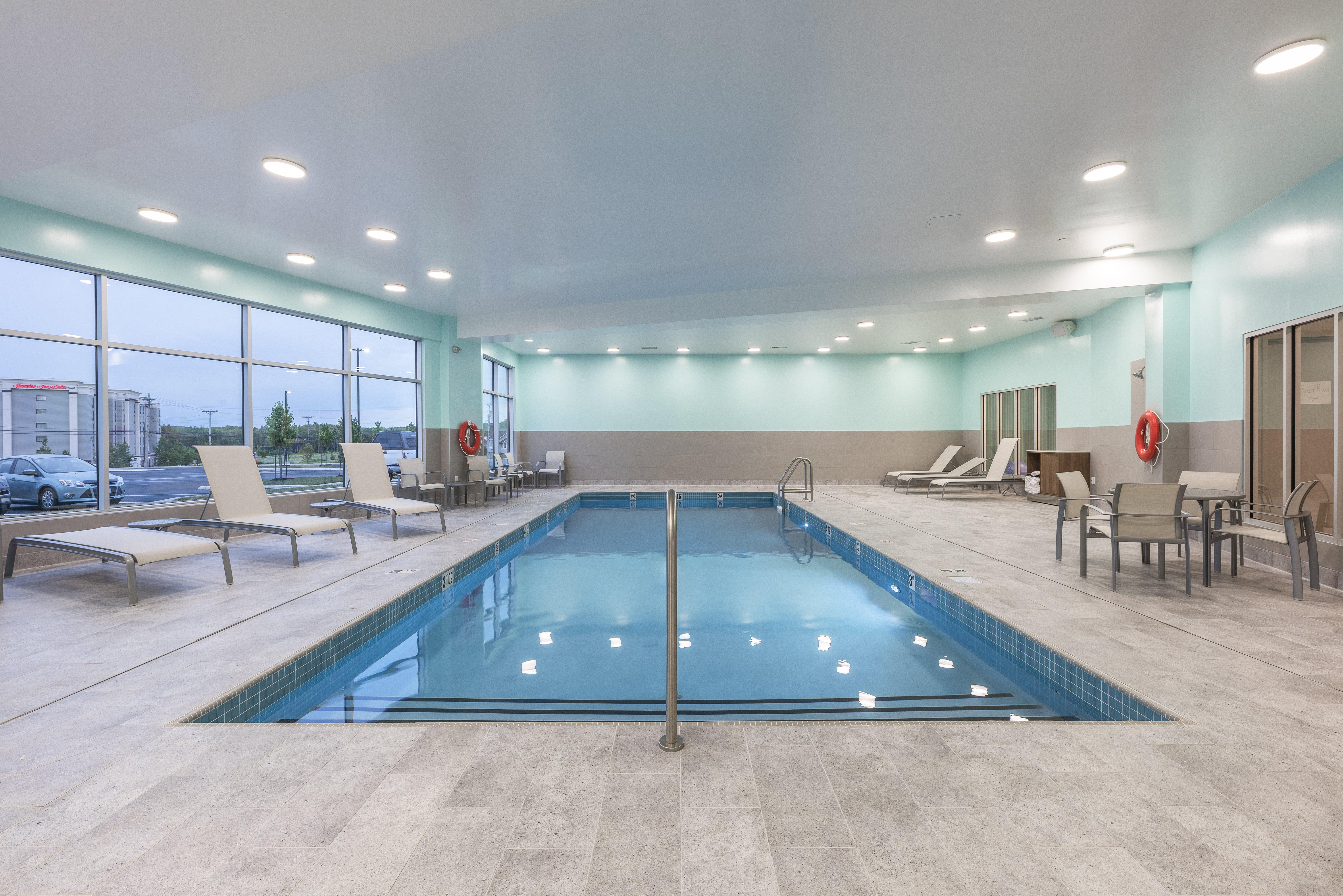 Holiday Inn Express & Suites Moncton By Ihg Exterior foto